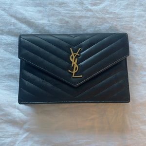 CASSANDRE SAINT LAURENT MATELASSÉ ENVELOPE CHAIN WALLET